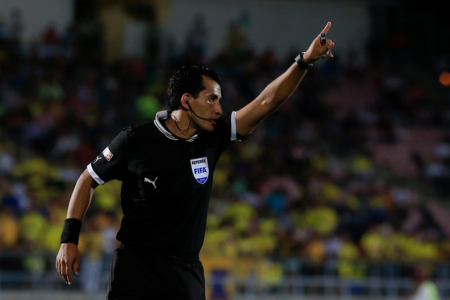 Copa América: Enrique Osses arbitrará el miércoles Brasil-Colombia