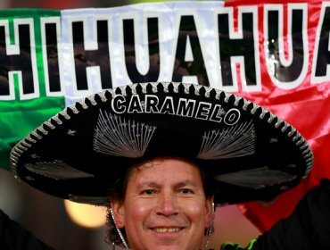 Galería: Los sombreros de mariachi buscan su sitio entre la marea roja