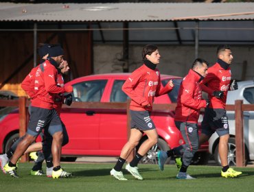 Miiko Albornoz y Eduardo Vargas irían de la partida ante México