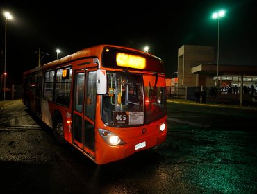 Más de 10 buses permanecen detenidos con sus neumáticos pinchados en Avenida Pajaritos