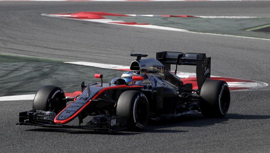 Alonso: "McLaren-Honda debería centrarse en el coche del 2016"