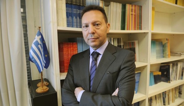 Gobernador de Banco de Grecia advierte de "Grexit" si fracasan negociaciones