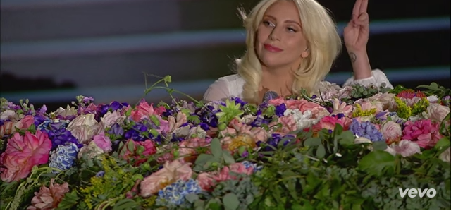 Video: Lady Gaga interpreta "Imagine" de John Lennon