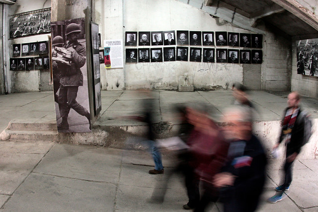 Ex prisioneros políticos del Estadio Nacional recorrieron sitios de la memoria