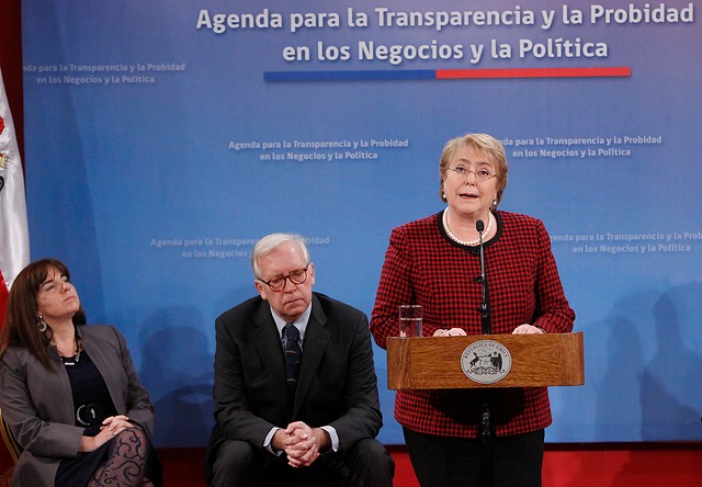 Presidenta firma otros dos proyectos de la Agenda de Transparencia y Probidad