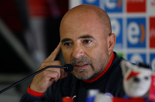 Las diferencias de Sampaoli en casos de Aránguiz y Vidal: Uno sí y otro no