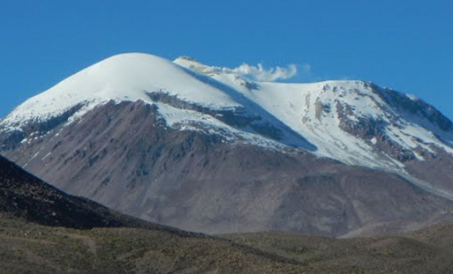 Onemi decreta Alerta Amarilla para la Provincia de Parinacota por actividad del volcán Guallatiri