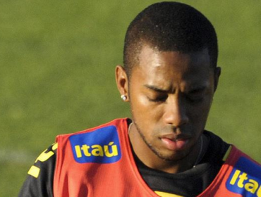 Presunto ladrón toma como rehenes a varios familiares del futbolista Robinho