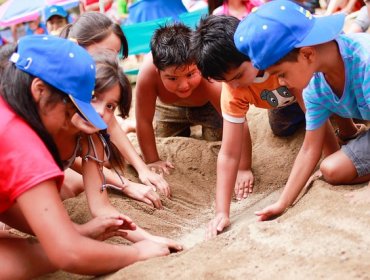 Playa de Lavín llega al teatro con “Santiago Beach”