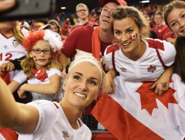 Mundial Femenino: Equipo femenino Canadiense disfruta del increíble apoyo de la afición