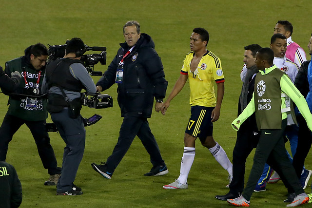 Copa América-Carlos Bacca: "Reaccioné por las malas decisiones de Neymar"