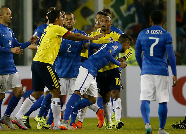 Copa América: Colombiano Carlos Bacca suspendido por una fecha