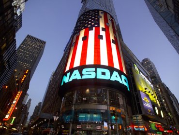 El Nasdaq logra su primer máximo histórico intradía desde el año 2000