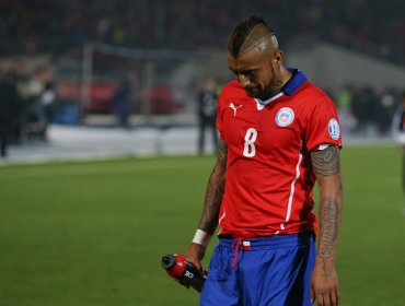 Más problemas para Vidal: Está en duda ante Bolivia por molestias en un glúteo