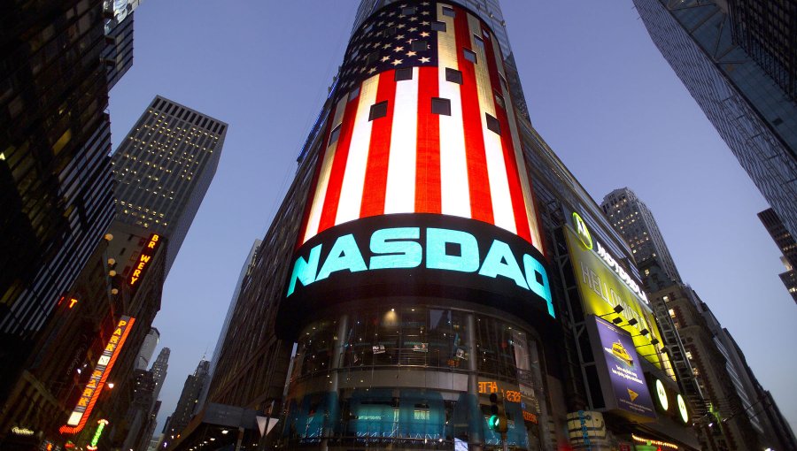 El Nasdaq logra su primer máximo histórico intradía desde el año 2000