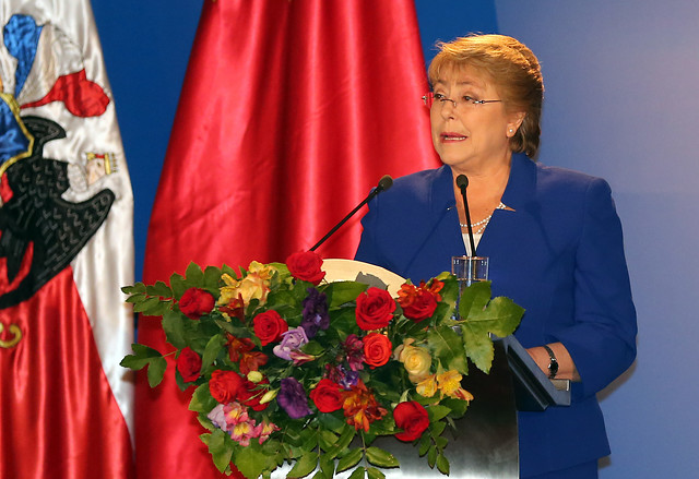 Bachelet firma proyecto para evitar especulación en cambios de uso de suelo