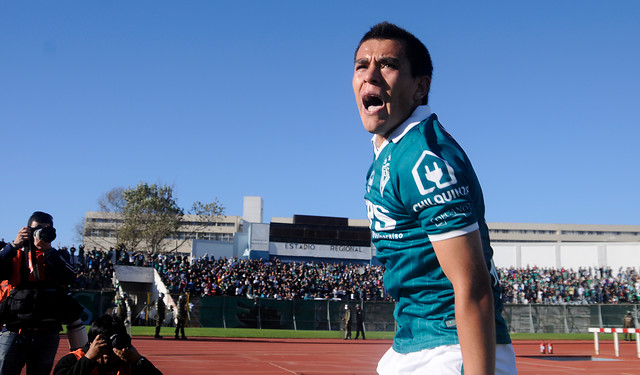 Santiago Wanderers oficializó el regreso de Carlos Muñoz por un año