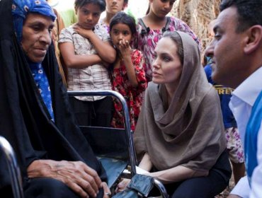 Angelina Jolie visita un campo de refugiados sirios como embajadora de ACNUR