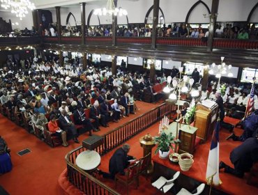 La iglesia Emanuel de Charleston celebra su primer servicio tras la masacre