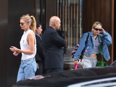Miley Cyrus y su "novia" son captadas al salir de un hotel