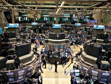 Wall Street mantiene ganancias y el Dow Jones sube un 0,62 % a media sesión