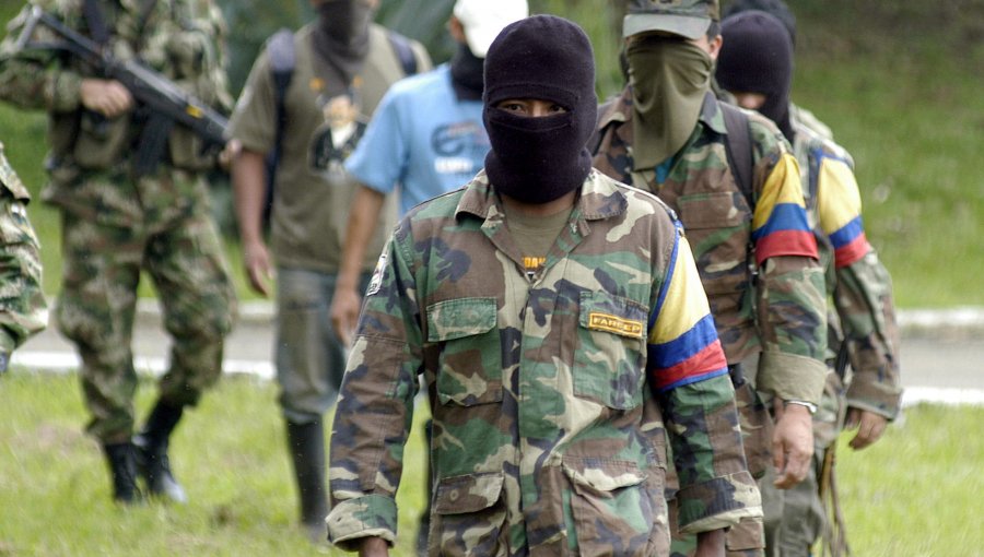 Helicóptero del Ejército colombiano cae al parecer derribado por la guerrilla