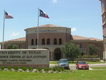 Universidad de Texas estudia retirar estatua de presidente de Confederación