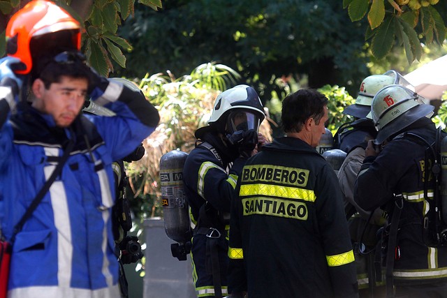 Bomberos evacúa consultorio y jardín infantil por derrame de mercurio en La Reina