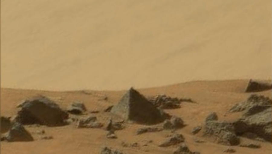 Video: Curiosity encuentra una “pirámide perfecta” en Marte