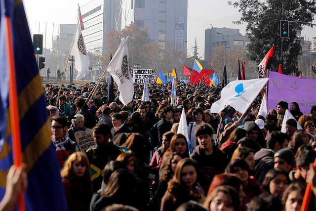 Revisa la galería de imágenes de la marcha estudiantil convocada por la Confech