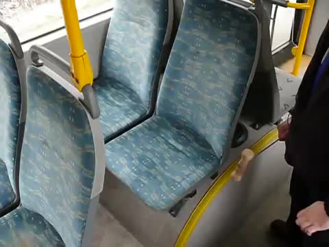 Video: El asqueroso secreto de los asientos de buses