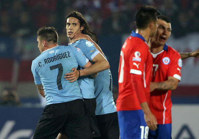 Gonzalo Jara quedaría fuera del resto de la Copa si es sancionado por provocar a Cavani