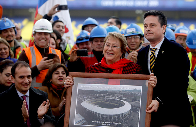 Presidenta Bachelet inaugura y recorre estadio Ester Roa de Concepción