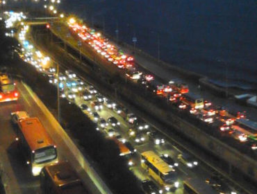 Valparaíso: Pescadores formaron barricadas en avenida España generando gran congestión