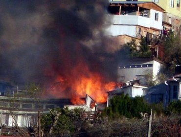 Un lesionado en incendio de cerro El Litre