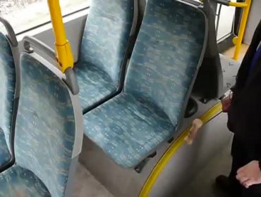 Video: El asqueroso secreto de los asientos de buses