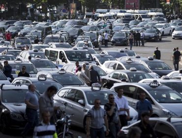 Taxistas franceses colapsan ciudades en protesta contra UberPOP