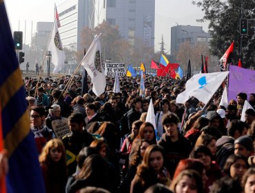 Revisa la galería de imágenes de la marcha estudiantil convocada por la Confech