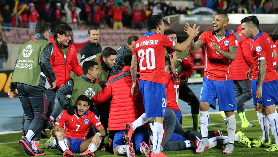 Así celebraron los jugadores de la Roja el triunfo ante Uruguay