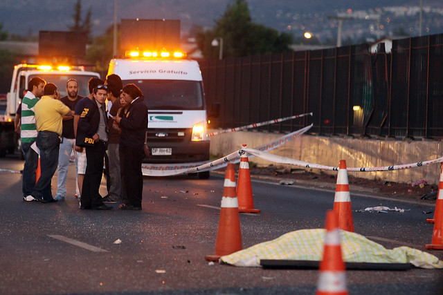 Joven fallece tras estrellarse contra barrera en Autopista Los Libertadores