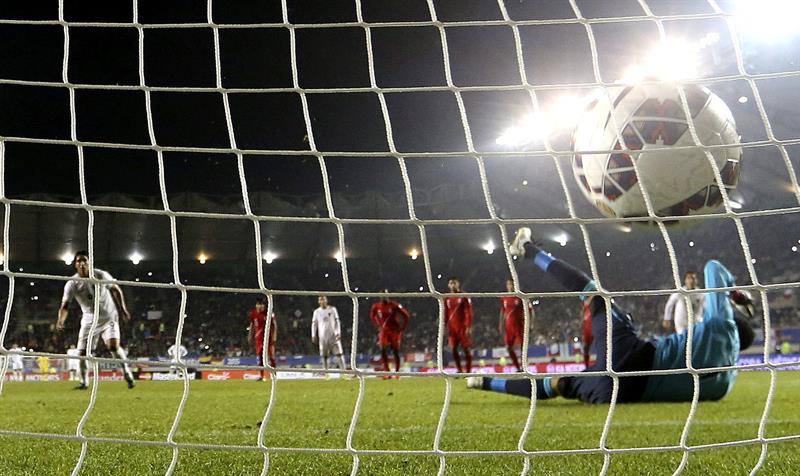 Un herido en Bolivia al caer pantalla gigante durante partido Copa América