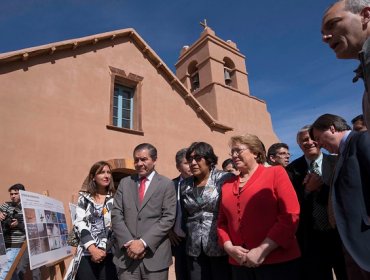 Presidenta inspecciona obras de restauración de Iglesia de San Pedro de Atacama