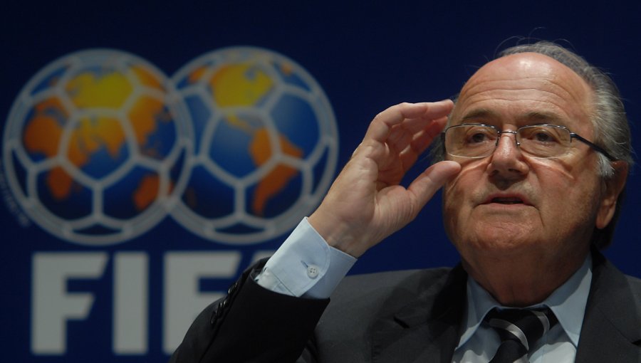 Blatter se aferra a la FIFA: “No renuncié, puse mandato a disposición”