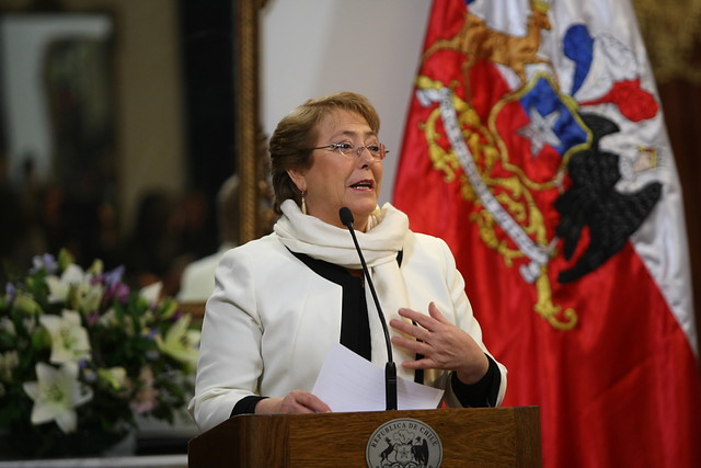 Presidenta Bachelet agradeció "entrega y vocación" de Eyzaguirre en el Mineduc