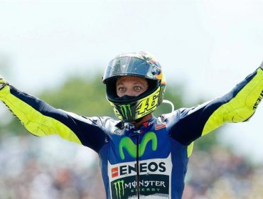 MotoGP: Rossi gana en un controvertido final a Márquez