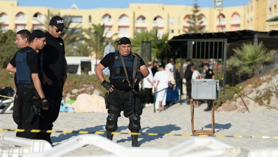 Túnez cerrará 80 mezquitas salafís tras la matanza en Susa