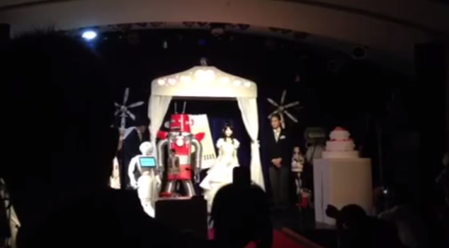 Video: La primera boda entre Robots, aunque no lo creas
