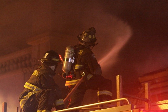 Tres muertos deja incendio en la ciudad de Los Ángeles