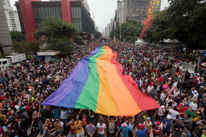 Brasileños se toman las calles para celebrar el día del Orgullo Gay