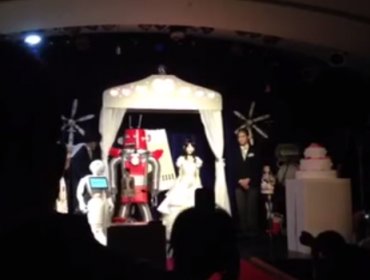 Video: La primera boda entre Robots, aunque no lo creas